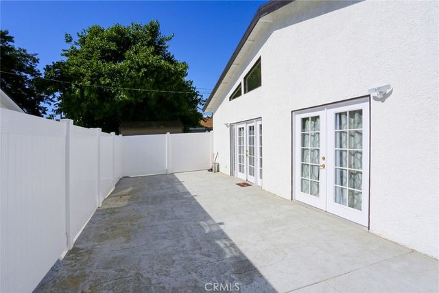 /7523 Milwood, Canoga Park, CA 91303
