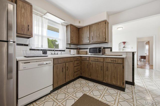 38 Pinewood Drive, St Louis, MO 63123