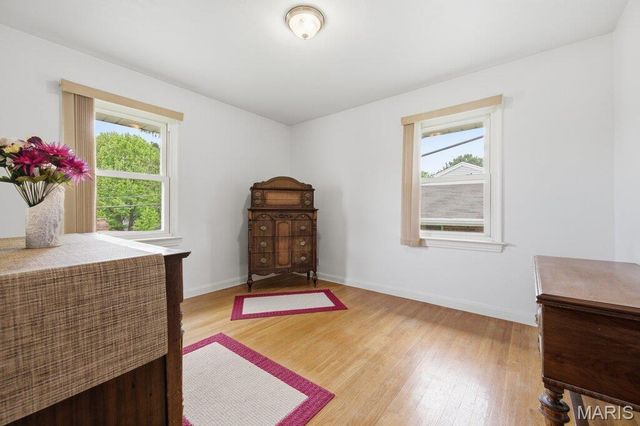 38 Pinewood Drive, St Louis, MO 63123