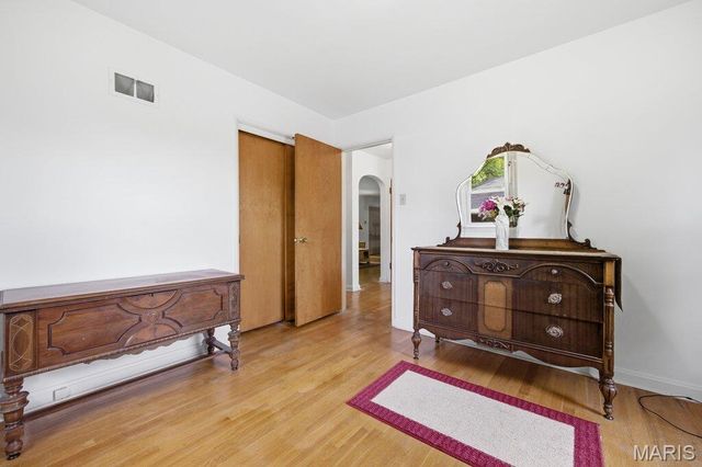 38 Pinewood Drive, St Louis, MO 63123