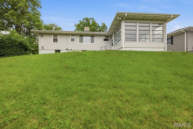 38 Pinewood Drive, St Louis, MO 63123
