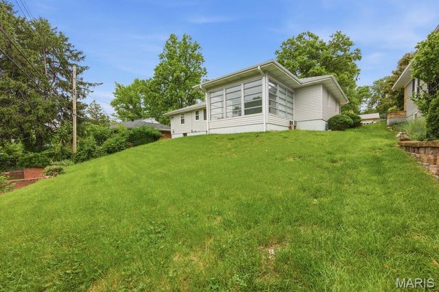 38 Pinewood Drive, St Louis, MO 63123