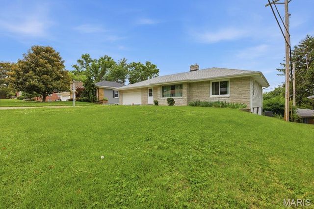 38 Pinewood Drive, St Louis, MO 63123