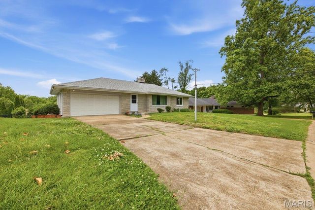 38 Pinewood Drive, St Louis, MO 63123