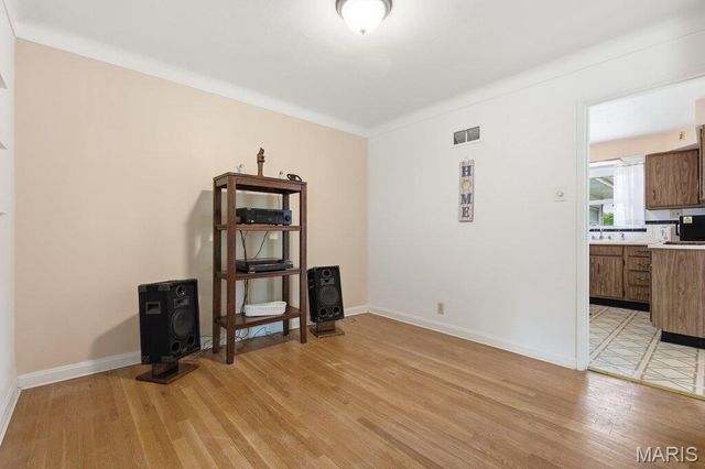 38 Pinewood Drive, St Louis, MO 63123