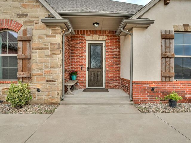 2269 Barrington Drive, Blanchard, OK 73010