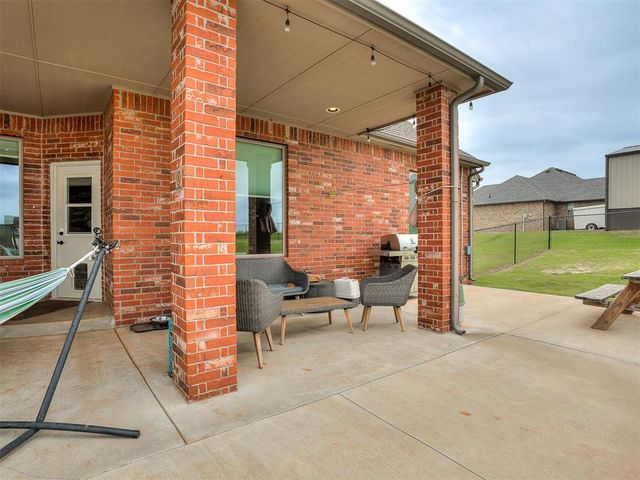 2269 Barrington Drive, Blanchard, OK 73010