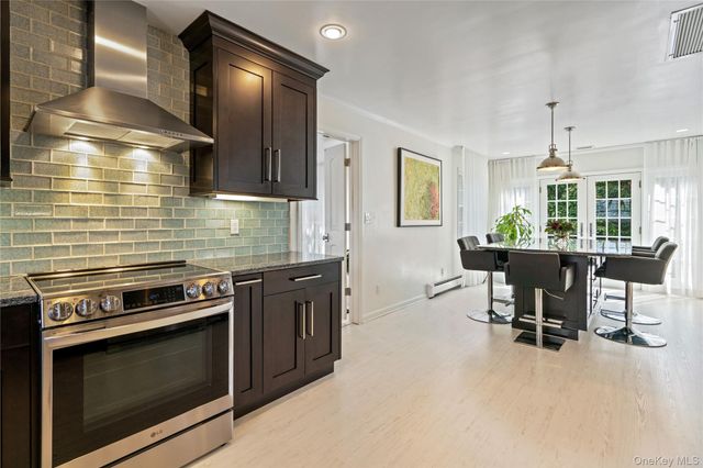 798 Connecticut View Drive, Oyster Bay, NY 11771