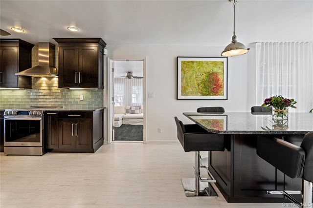 798 Connecticut View Drive, Oyster Bay, NY 11771