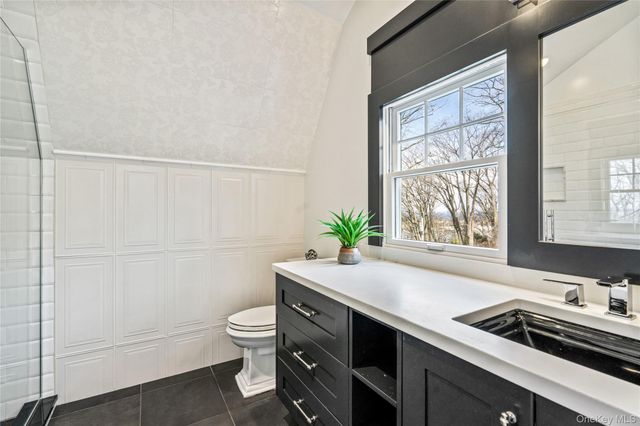 798 Connecticut View Drive, Oyster Bay, NY 11771