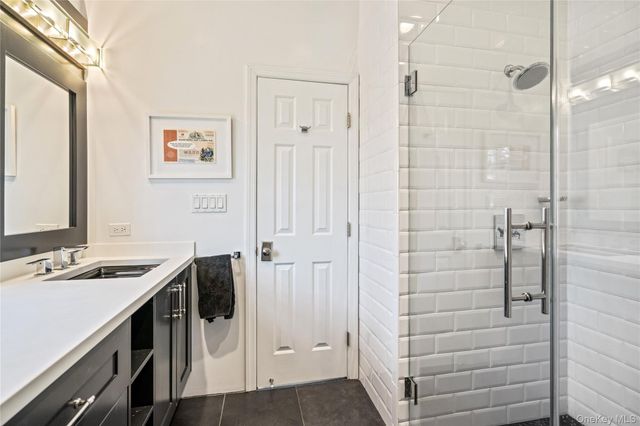 798 Connecticut View Drive, Oyster Bay, NY 11771