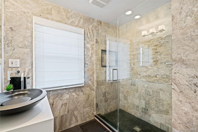 798 Connecticut View Drive, Oyster Bay, NY 11771