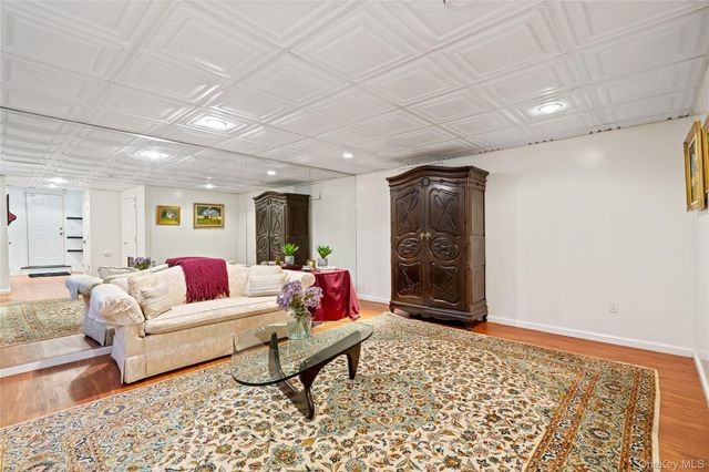 798 Connecticut View Drive, Oyster Bay, NY 11771