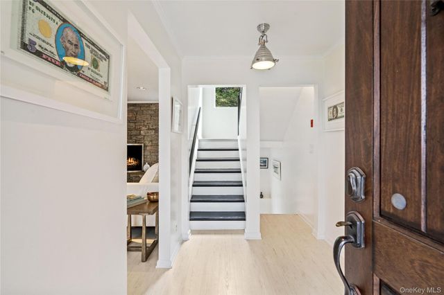 798 Connecticut View Drive, Oyster Bay, NY 11771