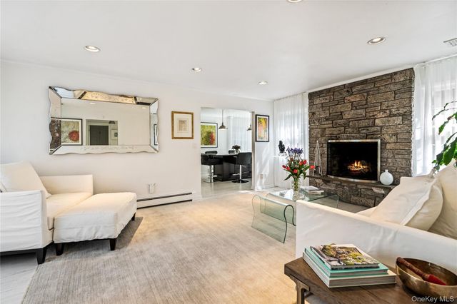 798 Connecticut View Drive, Oyster Bay, NY 11771