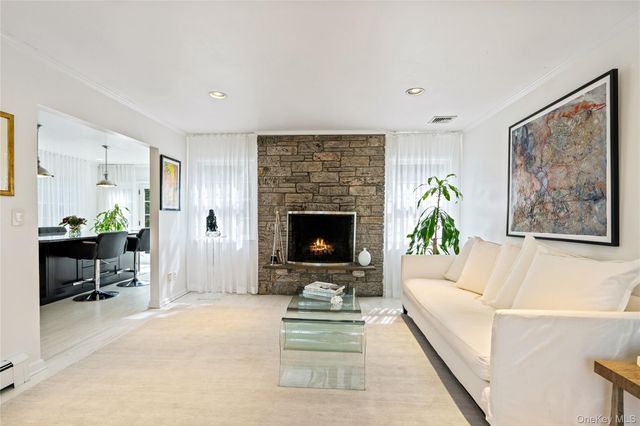 798 Connecticut View Drive, Oyster Bay, NY 11771