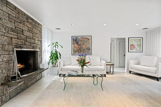 798 Connecticut View Drive, Oyster Bay, NY 11771