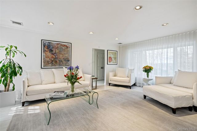 798 Connecticut View Drive, Oyster Bay, NY 11771