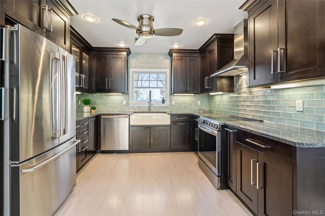 798 Connecticut View Drive, Oyster Bay, NY 11771