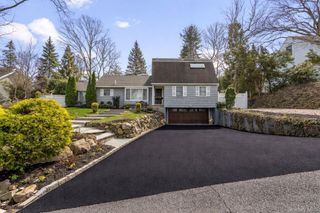 798 Connecticut View Drive, Oyster Bay, NY 11771
