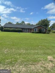 1203 E Barnard Street, Glennville, GA 30427
