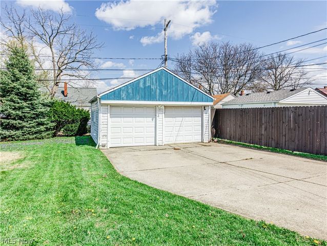 6106 Pelham Drive, Parma, OH 44129