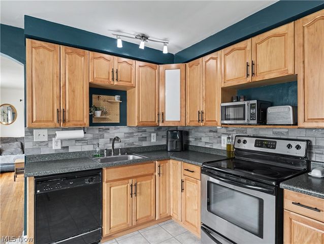 6106 Pelham Drive, Parma, OH 44129