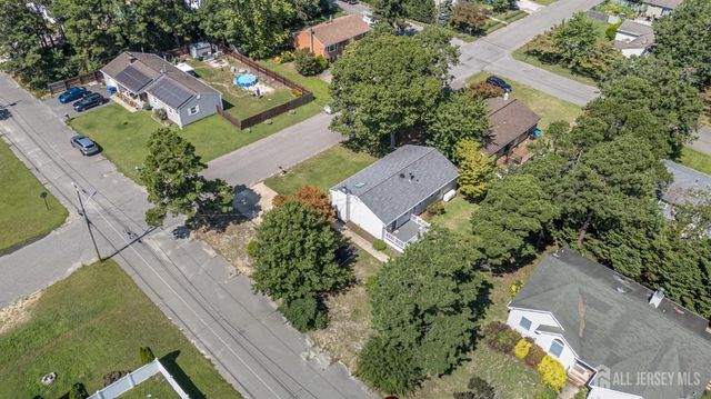 300 Beechmont Street, Toms River, NJ 08757