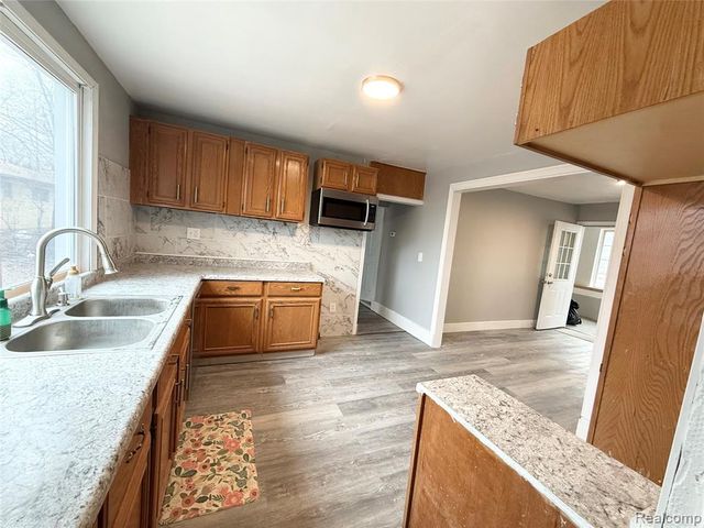 20500 Mckishnie Street, Clinton Township, MI 48035