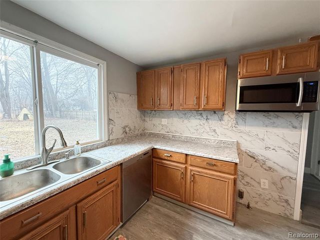 20500 Mckishnie Street, Clinton Township, MI 48035