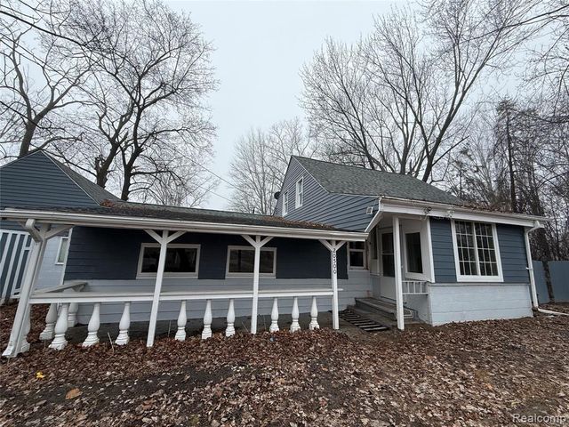 20500 Mckishnie Street, Clinton Township, MI 48035