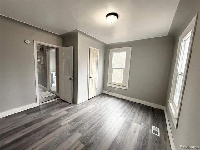 20500 Mckishnie Street, Clinton Township, MI 48035