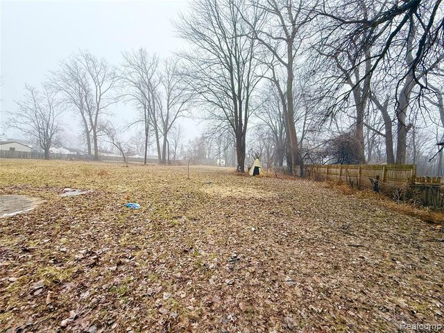 20500 Mckishnie Street, Clinton Township, MI 48035