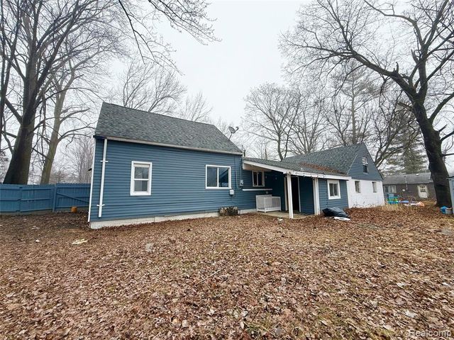 20500 Mckishnie Street, Clinton Township, MI 48035