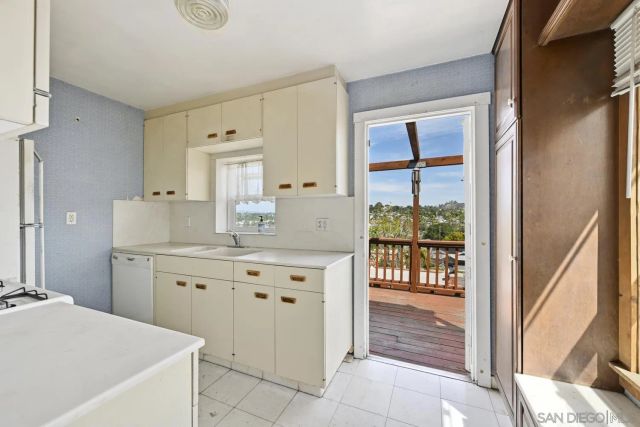 8230-32 Vista Dr, La Mesa, CA 91941