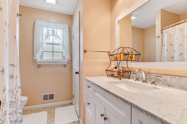 11063 ELLINGER DR, White Plains, MD 20695