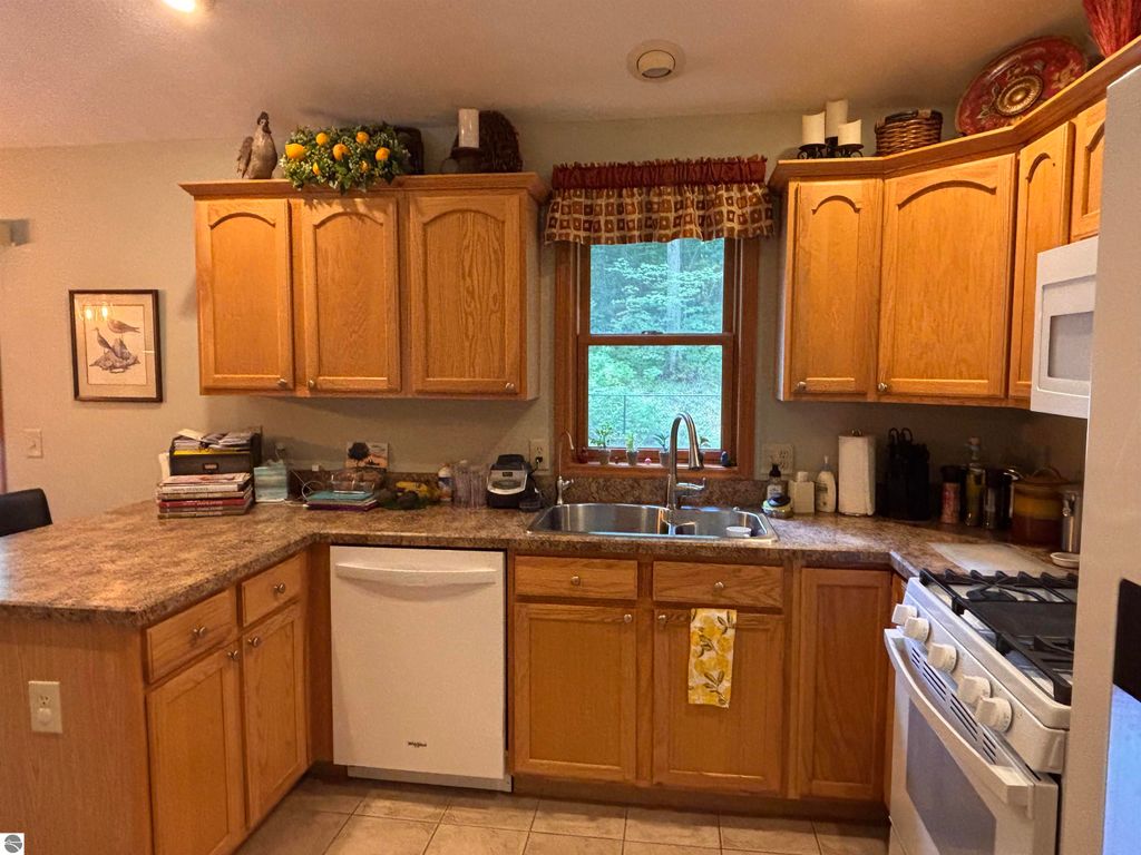 Image 21 of property listing at 8450 Bent Pine Drive, Lake Ann, MI 49650