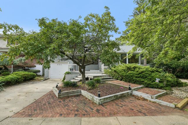 850 Oliver Street, Woodmere, NY 11598