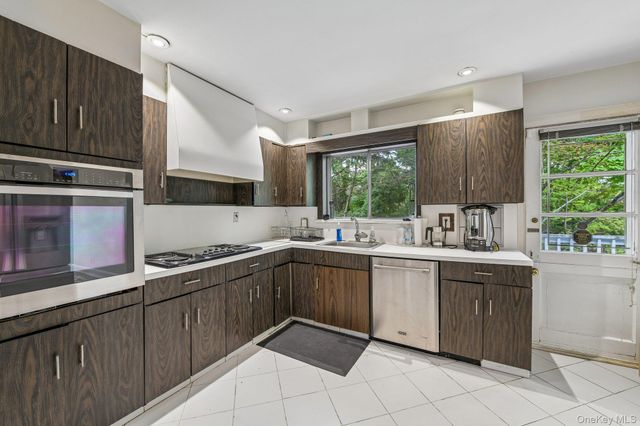 850 Oliver Street, Woodmere, NY 11598