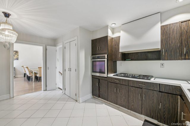 850 Oliver Street, Woodmere, NY 11598