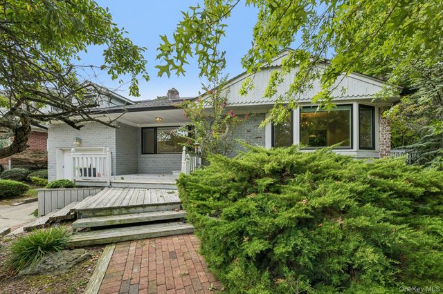 850 Oliver Street, Woodmere, NY 11598