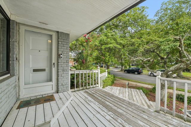 850 Oliver Street, Woodmere, NY 11598