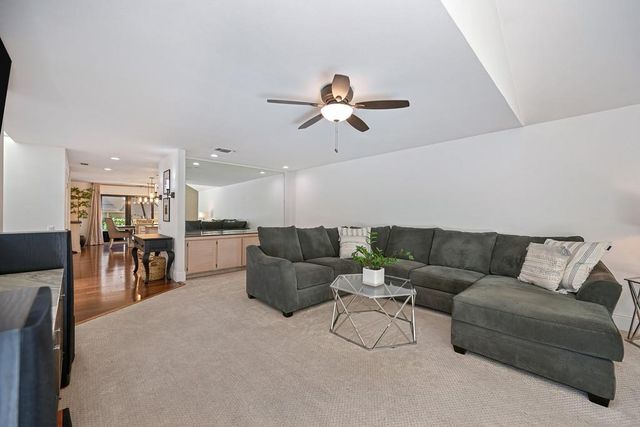 1935 Discovery Village Ln, Gold River, CA 95670