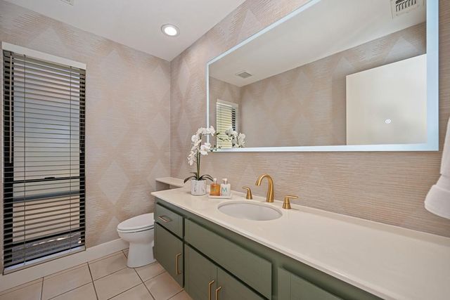 1935 Discovery Village Ln, Gold River, CA 95670