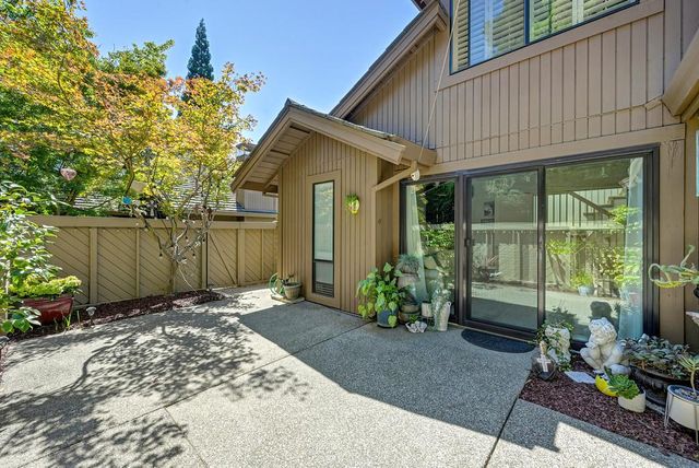 1935 Discovery Village Ln, Gold River, CA 95670