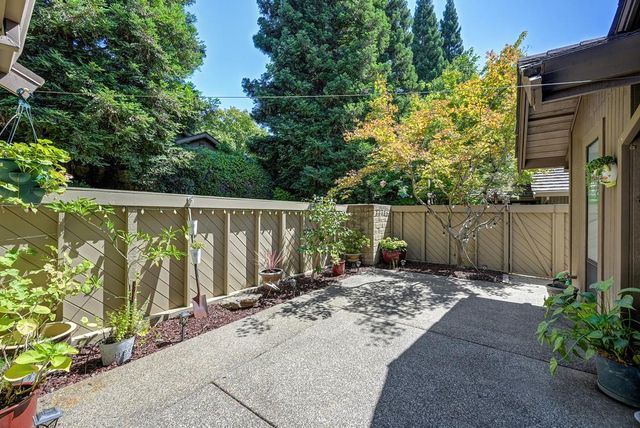1935 Discovery Village Ln, Gold River, CA 95670