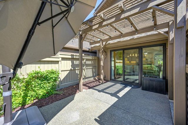 1935 Discovery Village Ln, Gold River, CA 95670