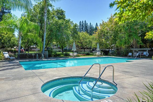 1935 Discovery Village Ln, Gold River, CA 95670