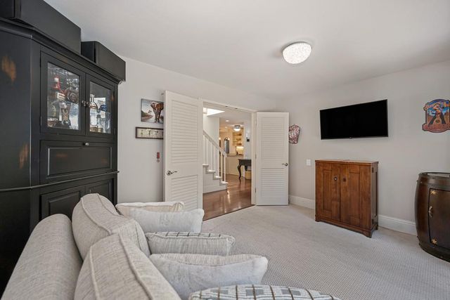 1935 Discovery Village Ln, Gold River, CA 95670