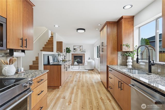 21213 SE 279th Place, Maple Valley, WA 98038